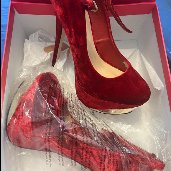 Brand new , just the inside as a little of the paint that came out. Never used. - Picture 2 of 3